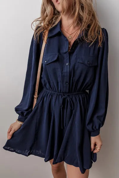 Kleid mit Kordelzug, halber Knopfleiste und langen Ärmeln