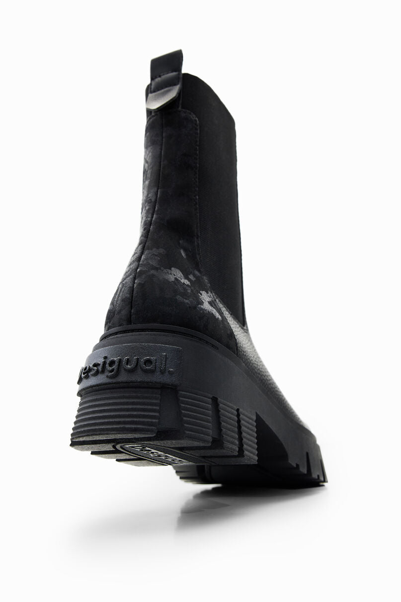 Elasticated truck-sole Chelsea boots