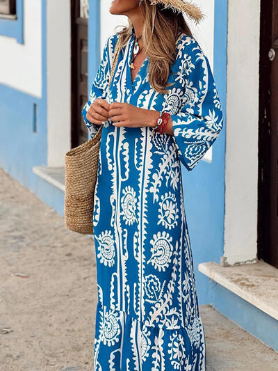 Bedrucktes Maxikleid mit halblangen Ärmeln und Kerbdetail