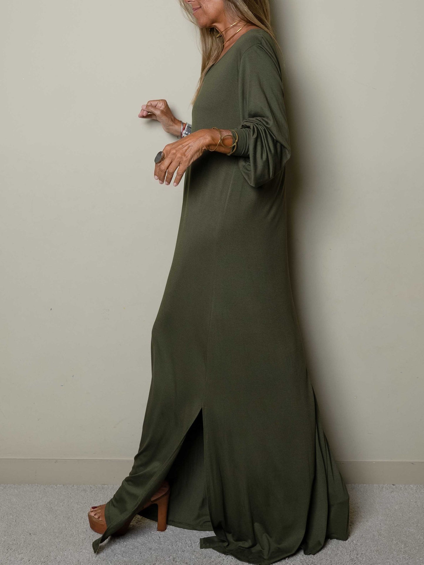 Damen Freizeit-Maxikleid mit V-Ausschnitt
