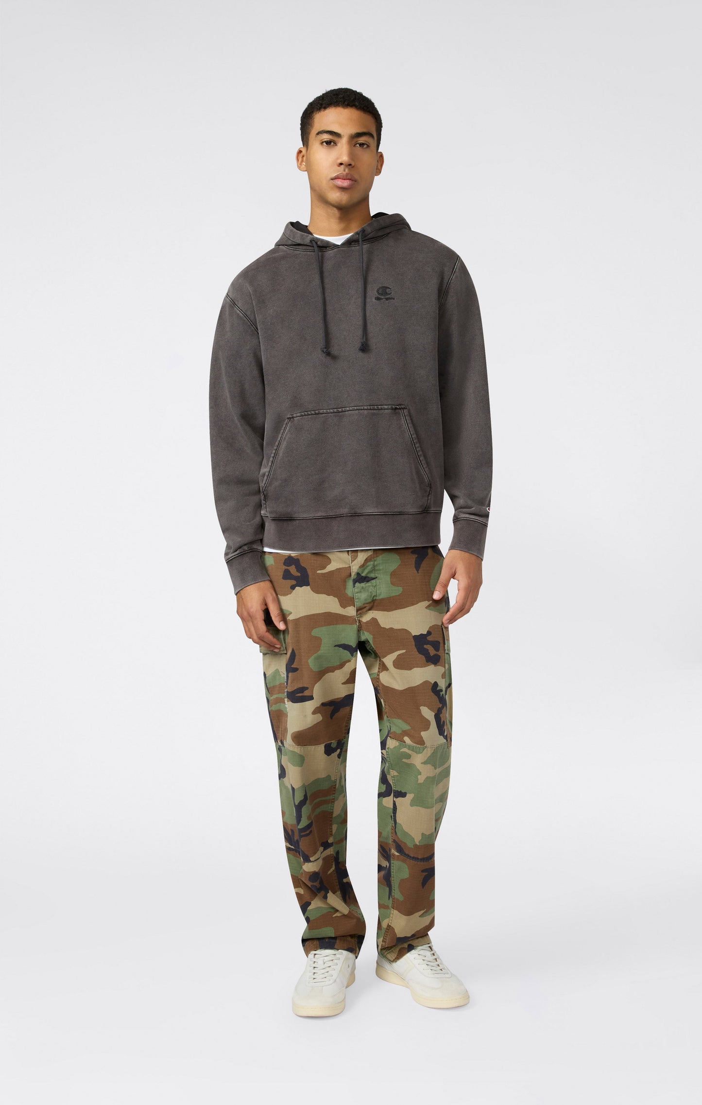 Herren-Kapuzenpullover mit gesticktem Logo und Icons mit Used-Effekt