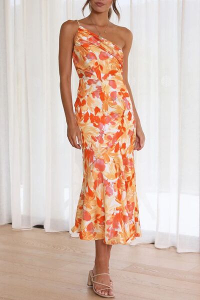 Gerüschtes bedrucktes schulterfreies Midikleid