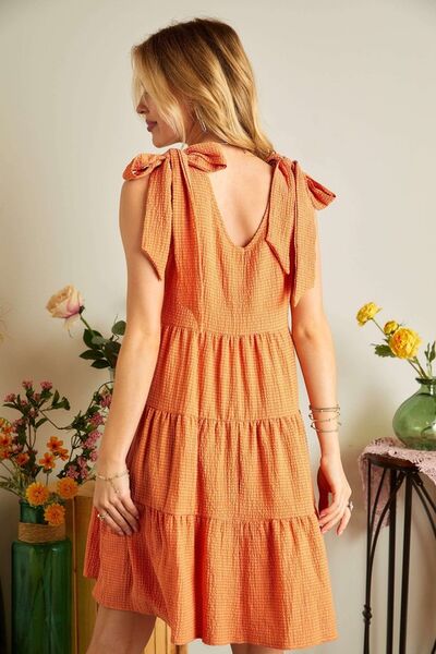 ADORA V-Ausschnitt Kleid mit Bindeträgern